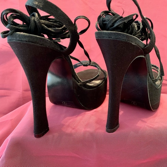 K.I.S. BLACK SATIN HEELS SIZE 7 - Picture 4 of 7
